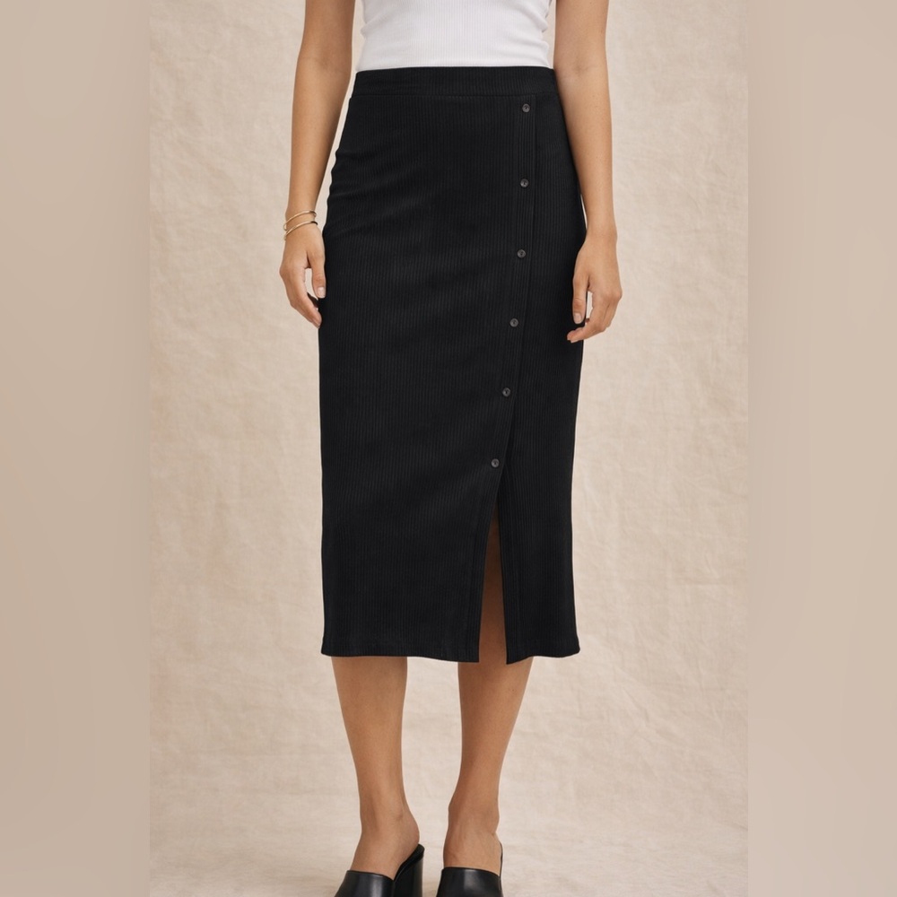 Amour Vert Black Ribbed Pencil Skirt w/ Button Detail Size M NWT